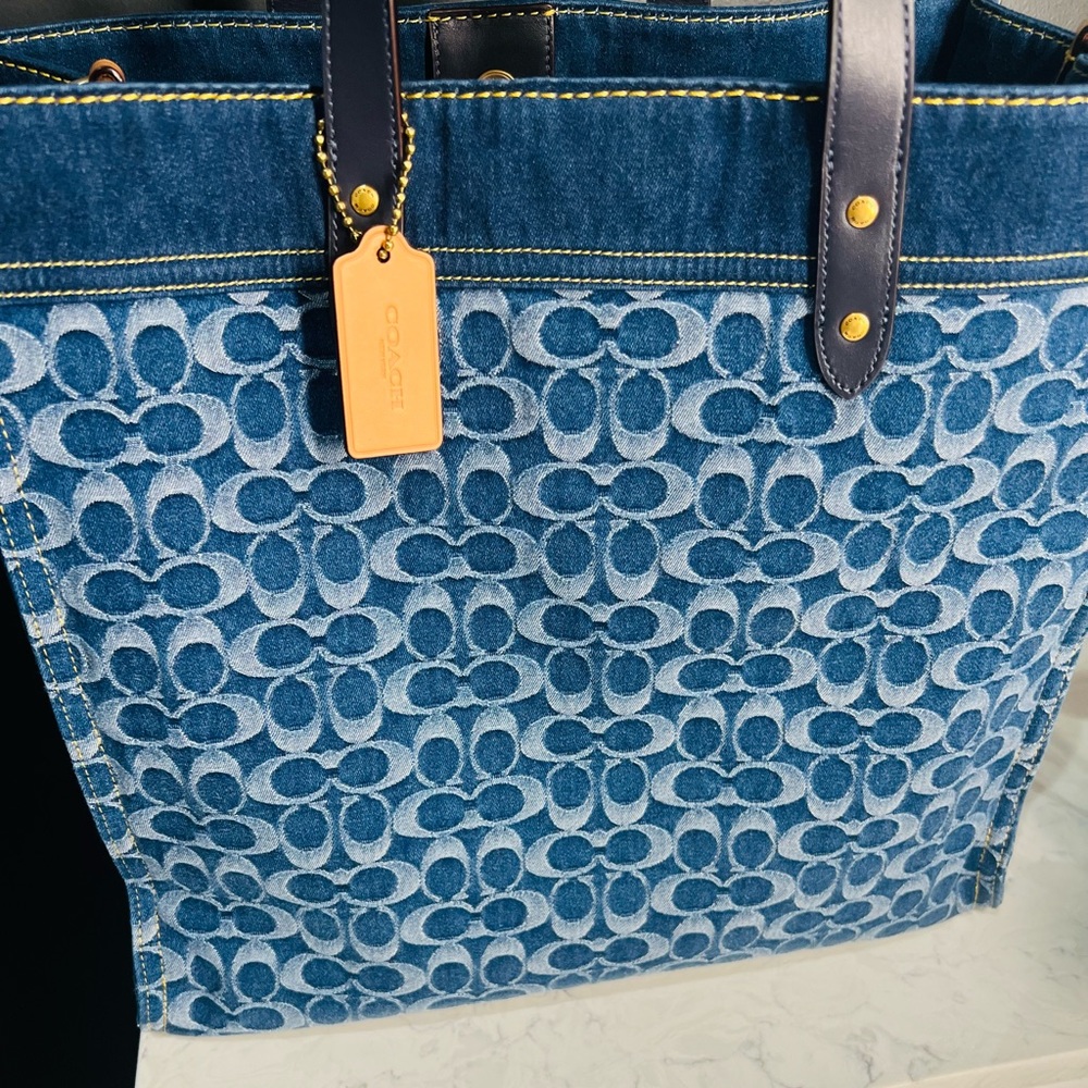 DENIM COACH FIELD TOTE SIGNATURE TOTE 40 IN  (UNISEX) - Picture 3 of 13